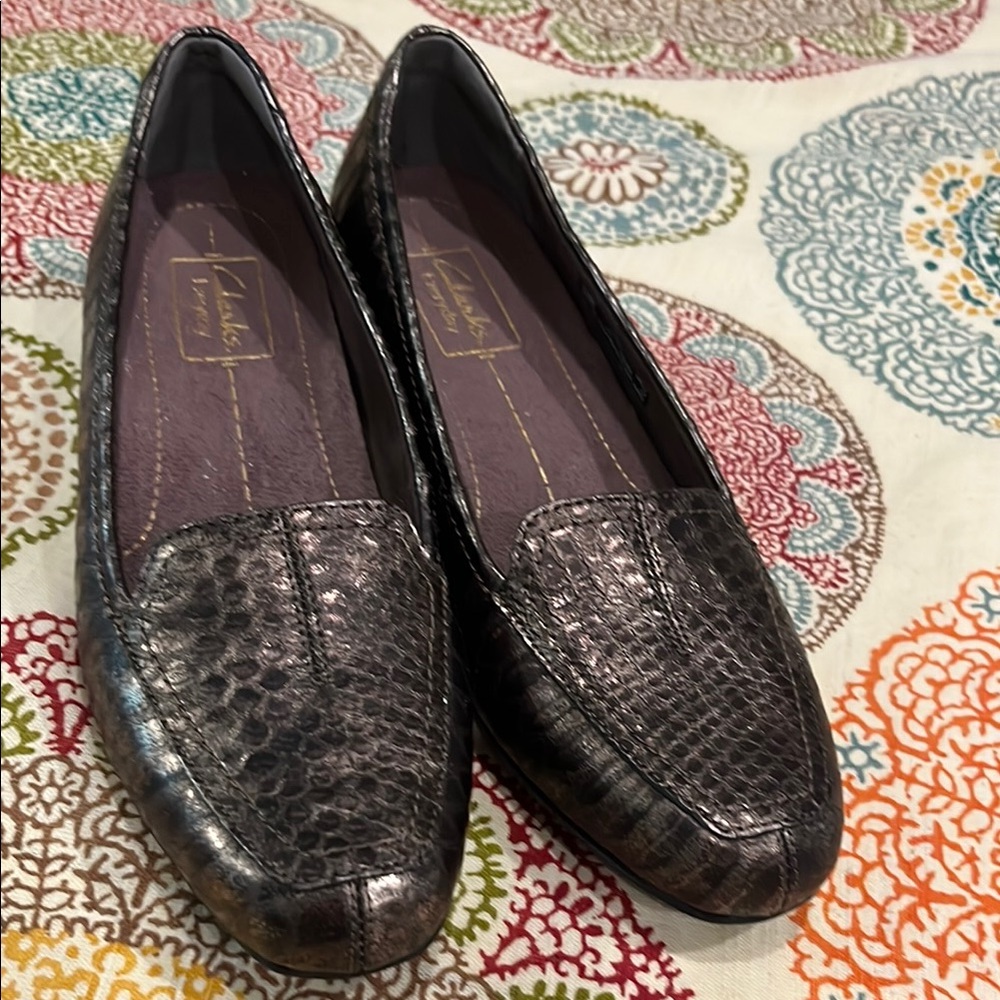 Clarks Everyday Leather Loafers size 6.5 women’s